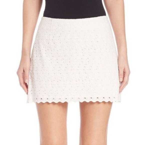 Lilly Pulitzer Dresses & Skirts - Lilly Pulitzer Tate Mini Skirt 6 Resort White Eyelet Scalloped 100% Cotton Lined